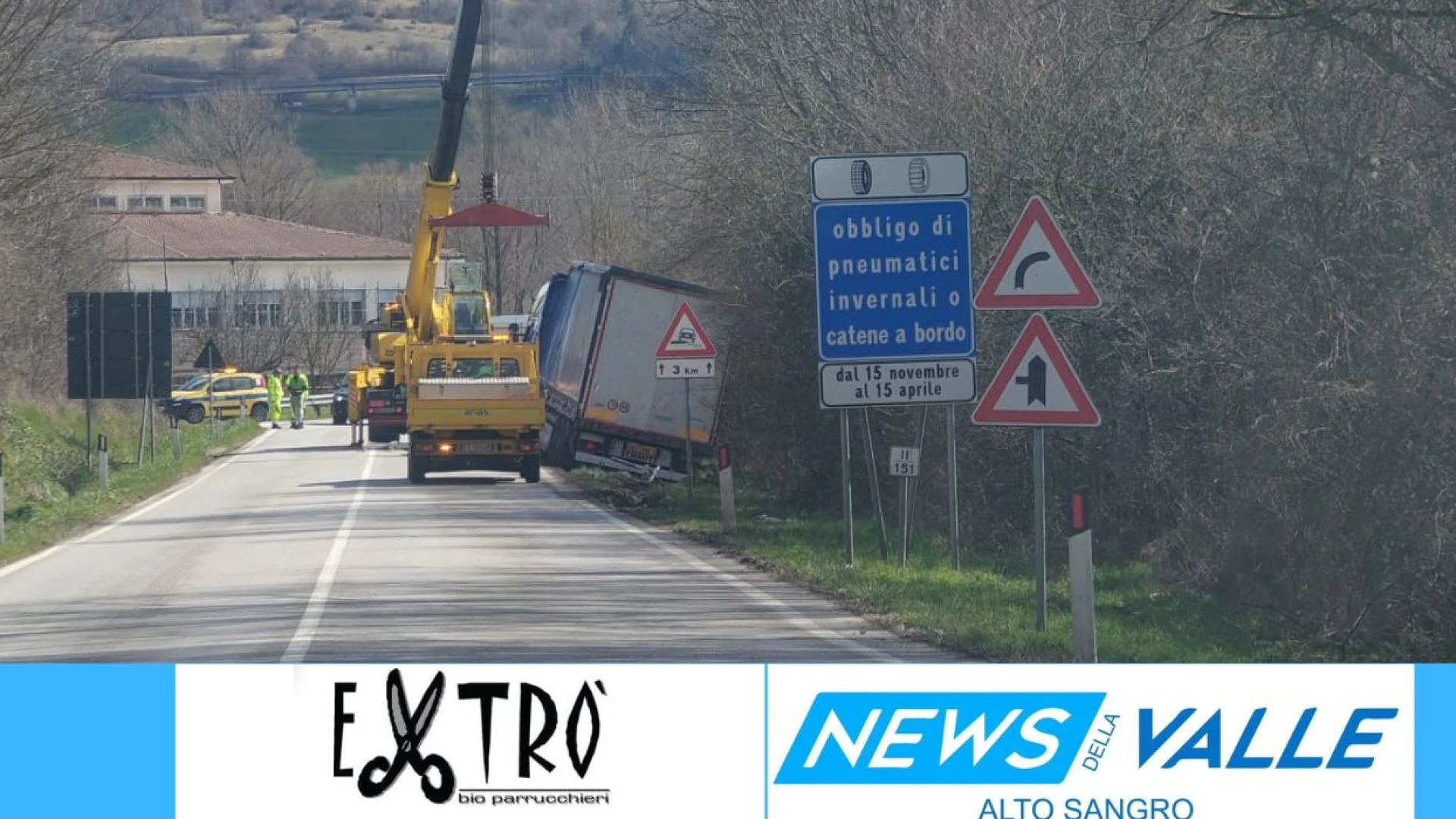 Castel Di Sangro: tir esce fuori strada all'altezza del Ponte Zittola. Mezzi dell'Anas impegnati nel recupero del mezzo. Rallentamenti al traffico